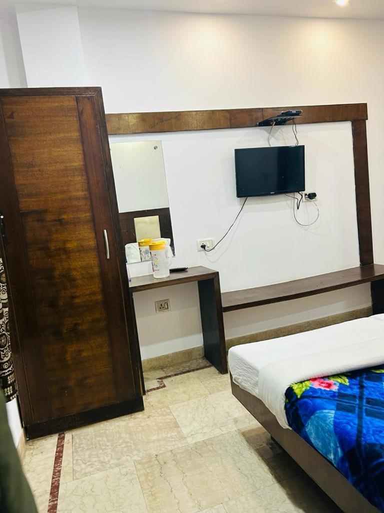 Parth Hotel 2*